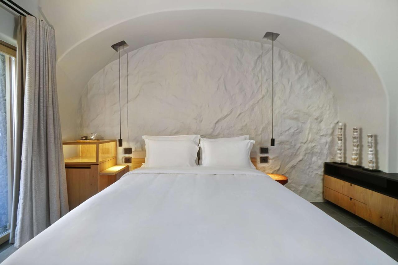Radisson Blu Zaffron Resort, Santorini (Adults Only) Kamári Kültér fotó